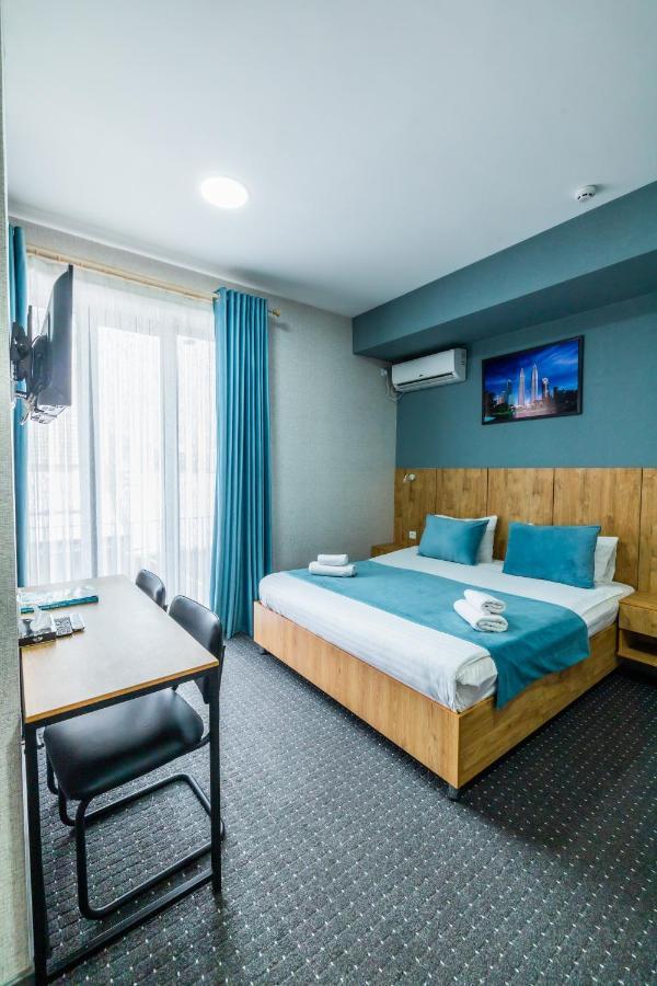 Bobur Hotel Tashkent Exterior photo